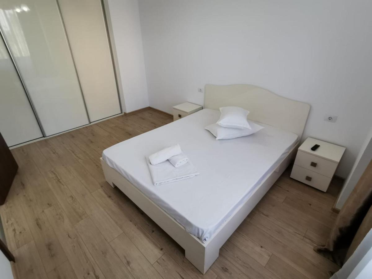 Lake Apartments Solid Mamaia Esterno foto