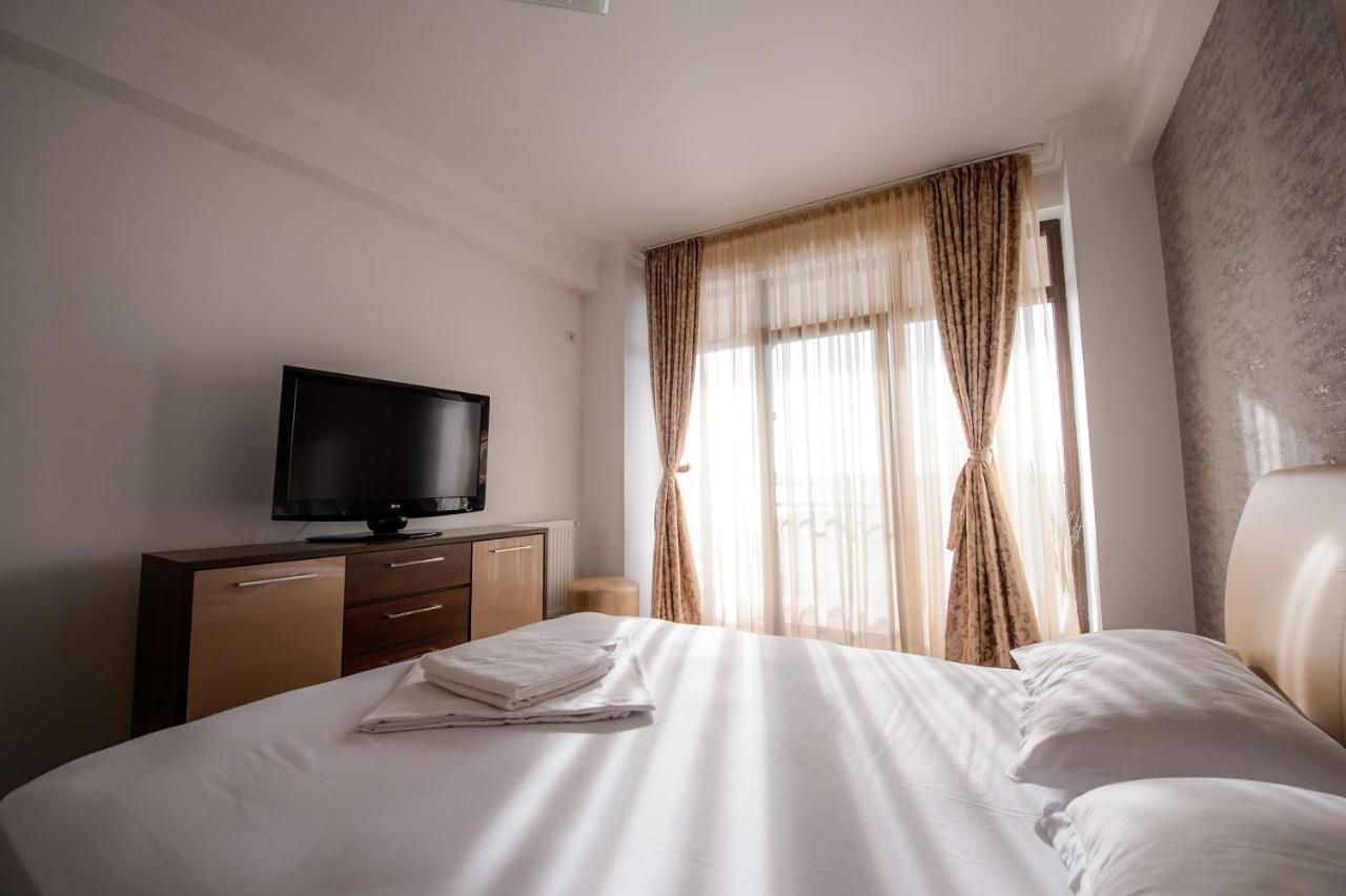 Lake Apartments Solid Mamaia Esterno foto