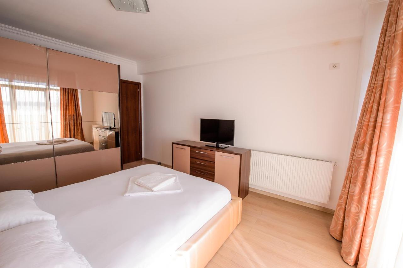 Lake Apartments Solid Mamaia Esterno foto