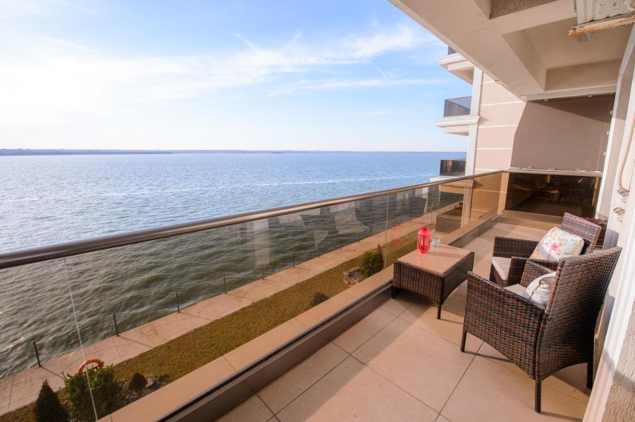 Lake Apartments Solid Mamaia Esterno foto