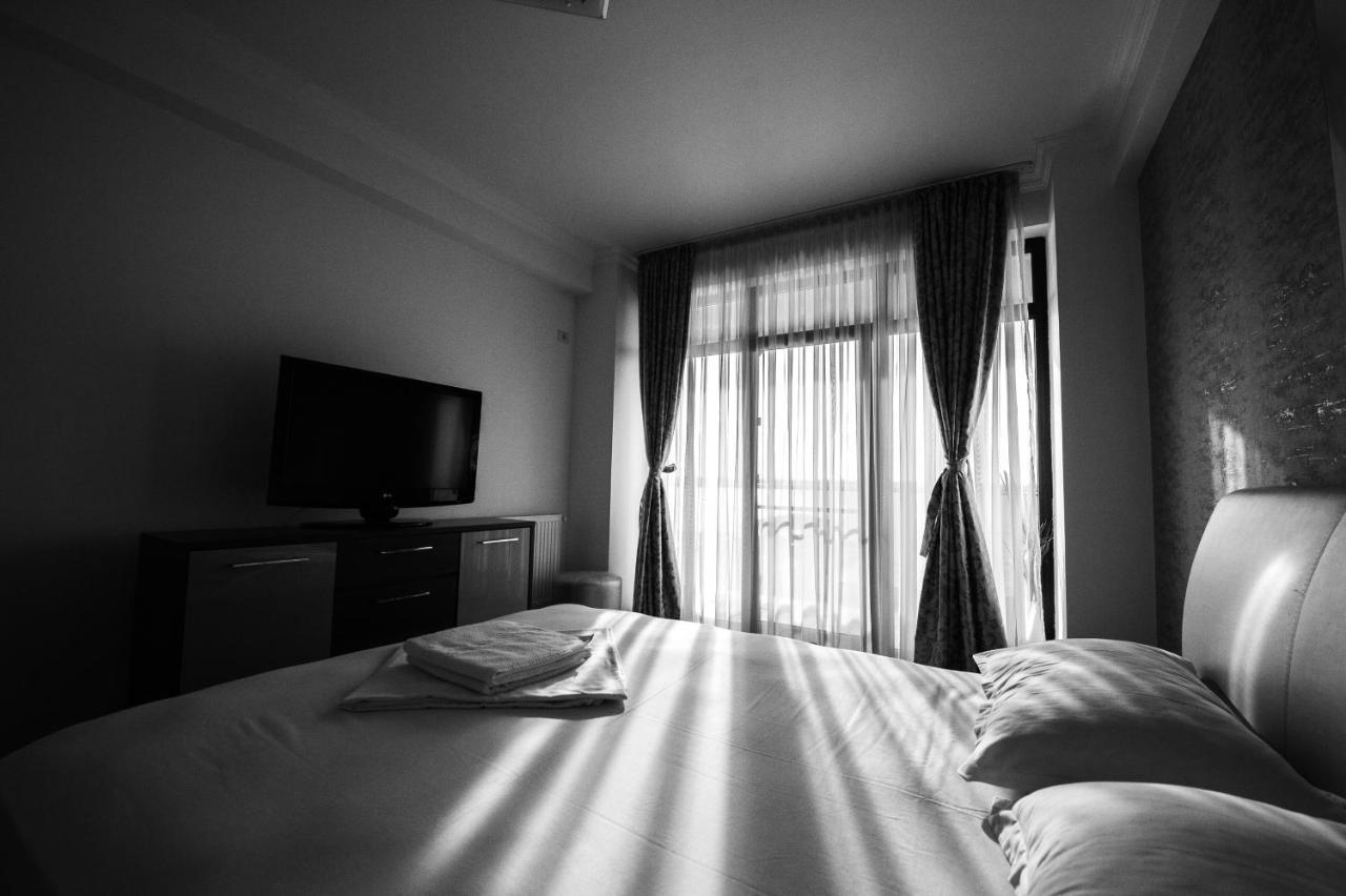 Lake Apartments Solid Mamaia Esterno foto